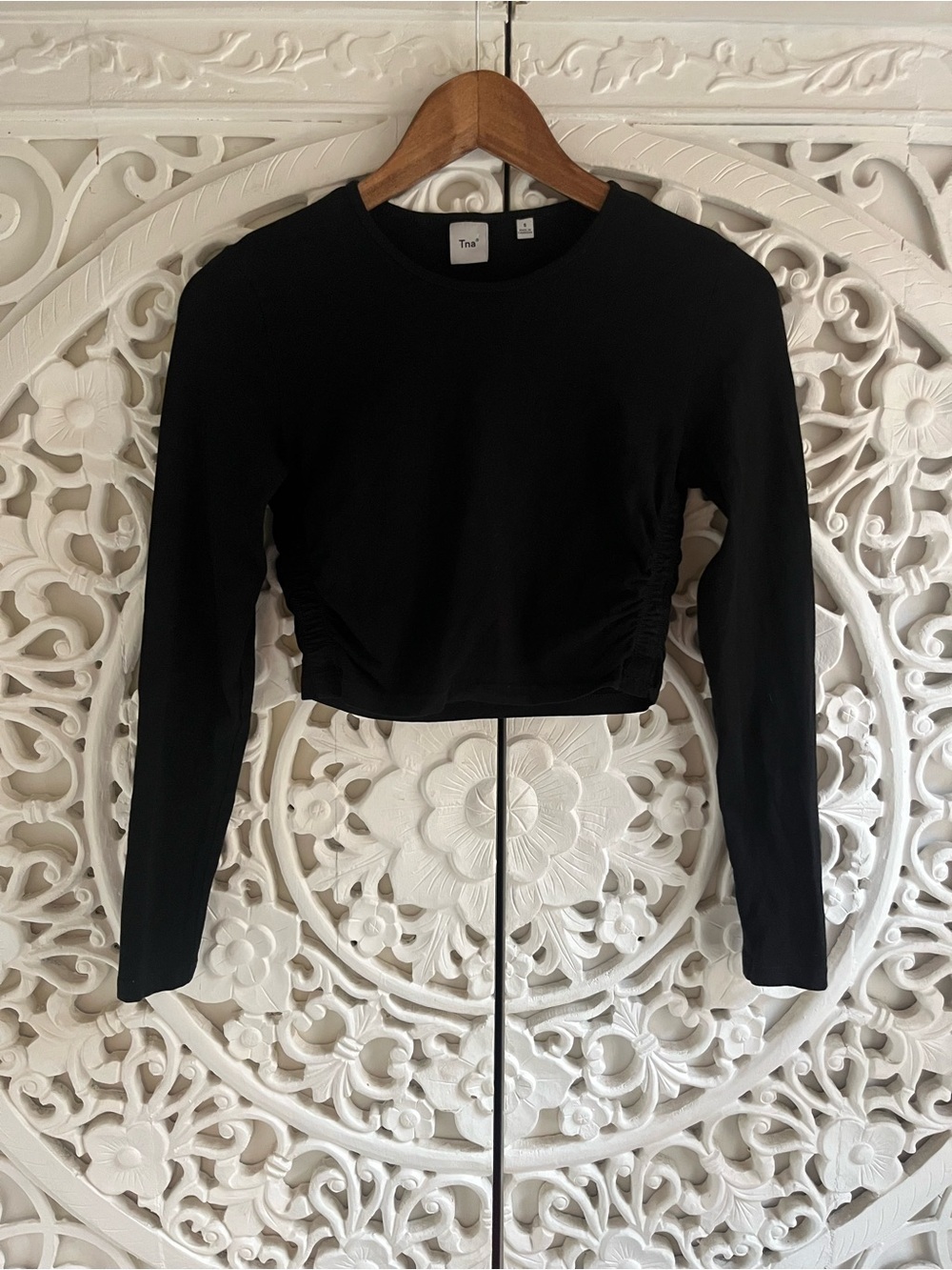 TNA Aritzia Black Ruched Side Cropped Long Sleeve Top Size S